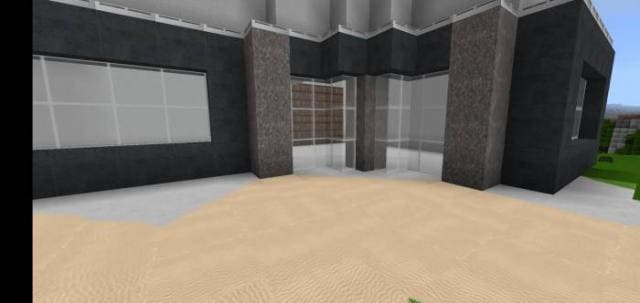 Соединенные блоки во дворе дома