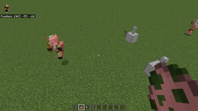 Турель атакует пиглина-зомби