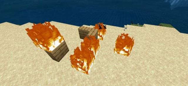 Деревянные полублоки на берегу