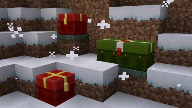 Новогодние подарки в снегу