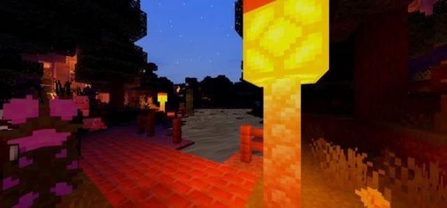 Освещенный проход к воде