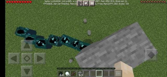 Игрок рядом со скалковым червем