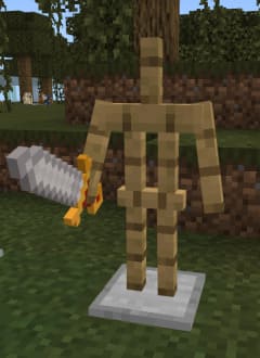 Меч Геркулеса на стойке для брони