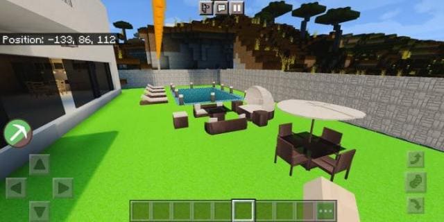 Задний дворик с бассейном