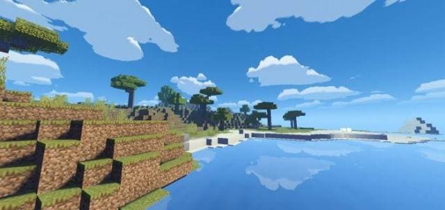 Облака отражаются в воде