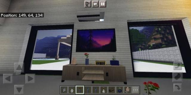 Два окна и картина между ними