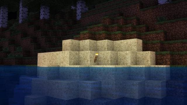 Блоки песка у воды