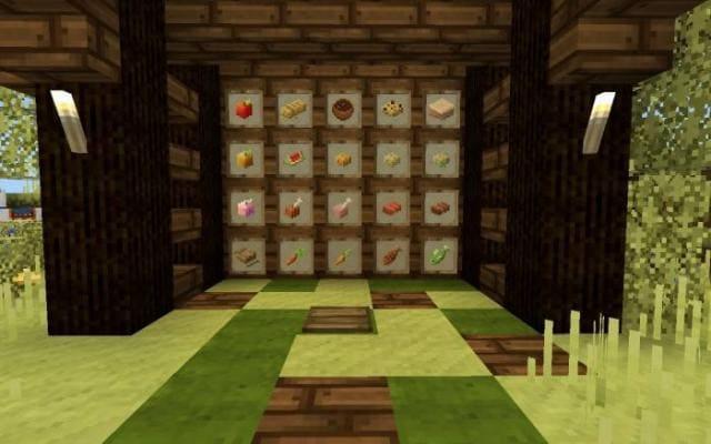 Предметы в рамке на стене