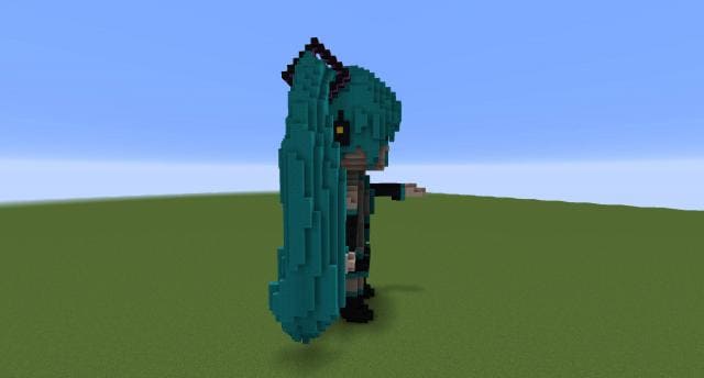 Маленькая Мику вид сбоку