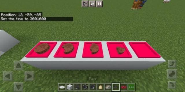 Куски пирога на столе