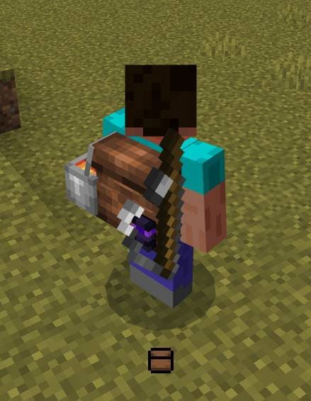 Вещи рядом с рюкзаком