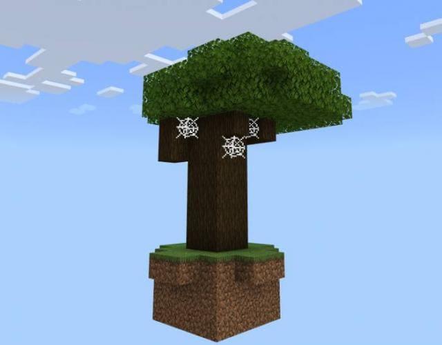 Дерево с паутинами