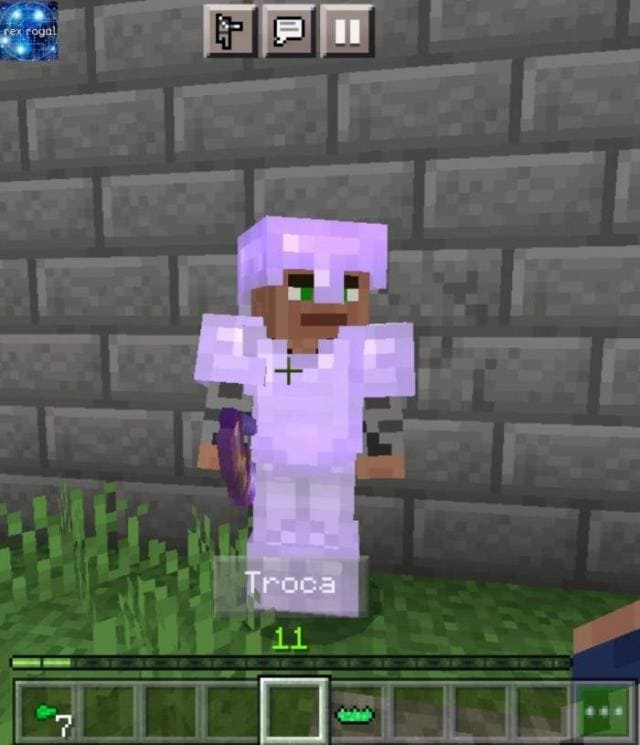 Житель в розоватой броне