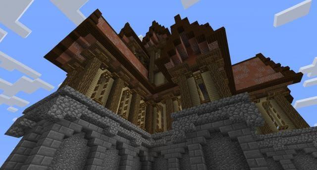 Старинный дом вид снизу