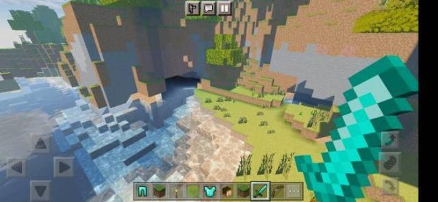 Водоем рядом с горой