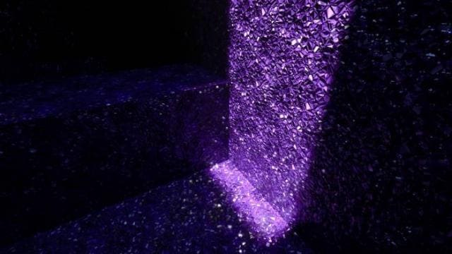 Свет падает на аметист