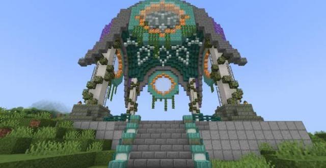 Разноцветное сооружение