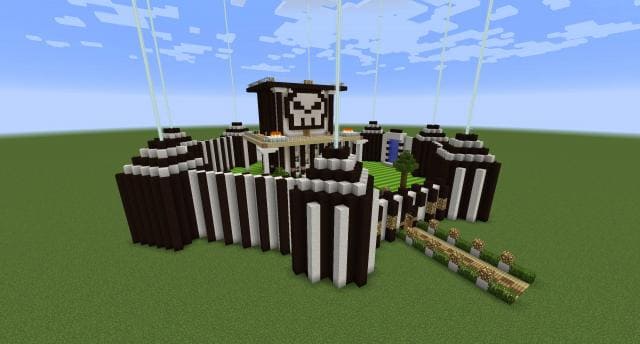 Черно-белый замок вид спереди