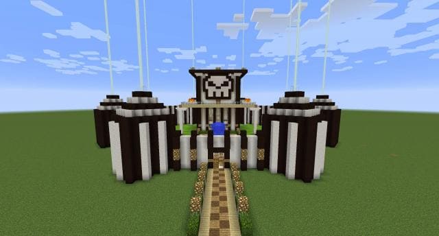 Черно-белый замок вид спереди 2