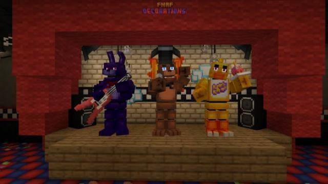 Аниматроники выступают на сцене