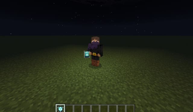 Блок Маяка в руке