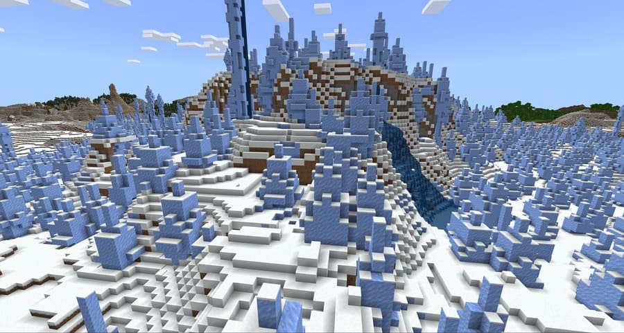 Вид на ледяные горы сверху